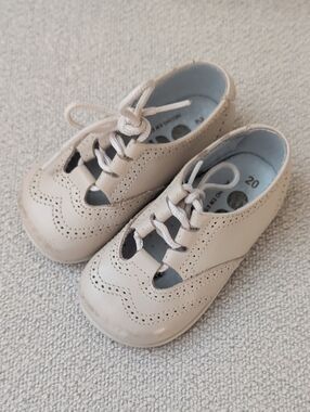 Classic Kids Lace-Up T-Strap Shoes in Cream Size 20